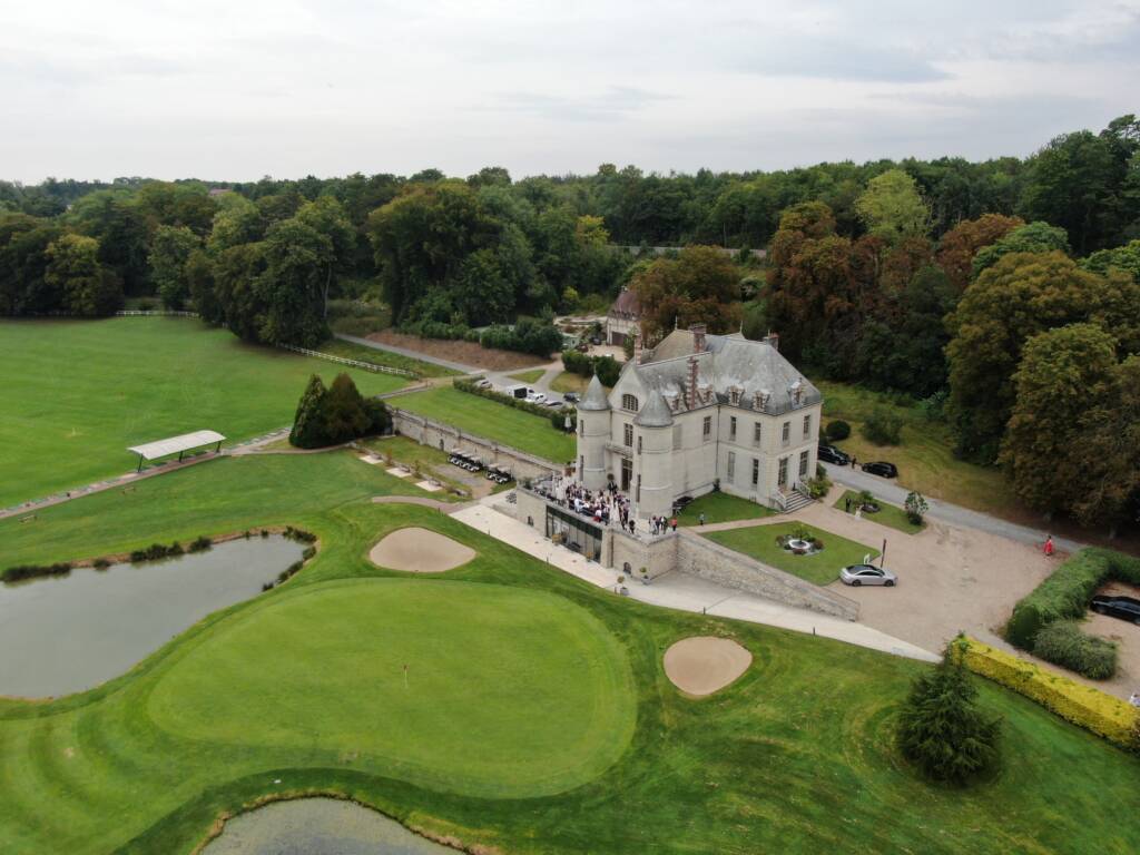 Photo aérienne du golf de Villarceaux, vue sur le club house