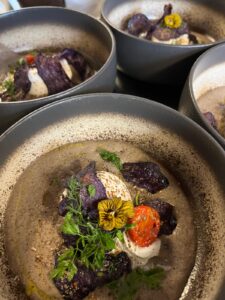 Plat en sauce et fleurs comestible Villarceaux